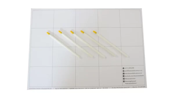 This scratch pen also known as scriber,is used to test wether a diamond is natural or fake.It will not scratch a natural diamond or material as hard as a diamond #10 on the MHO scale of hardness.